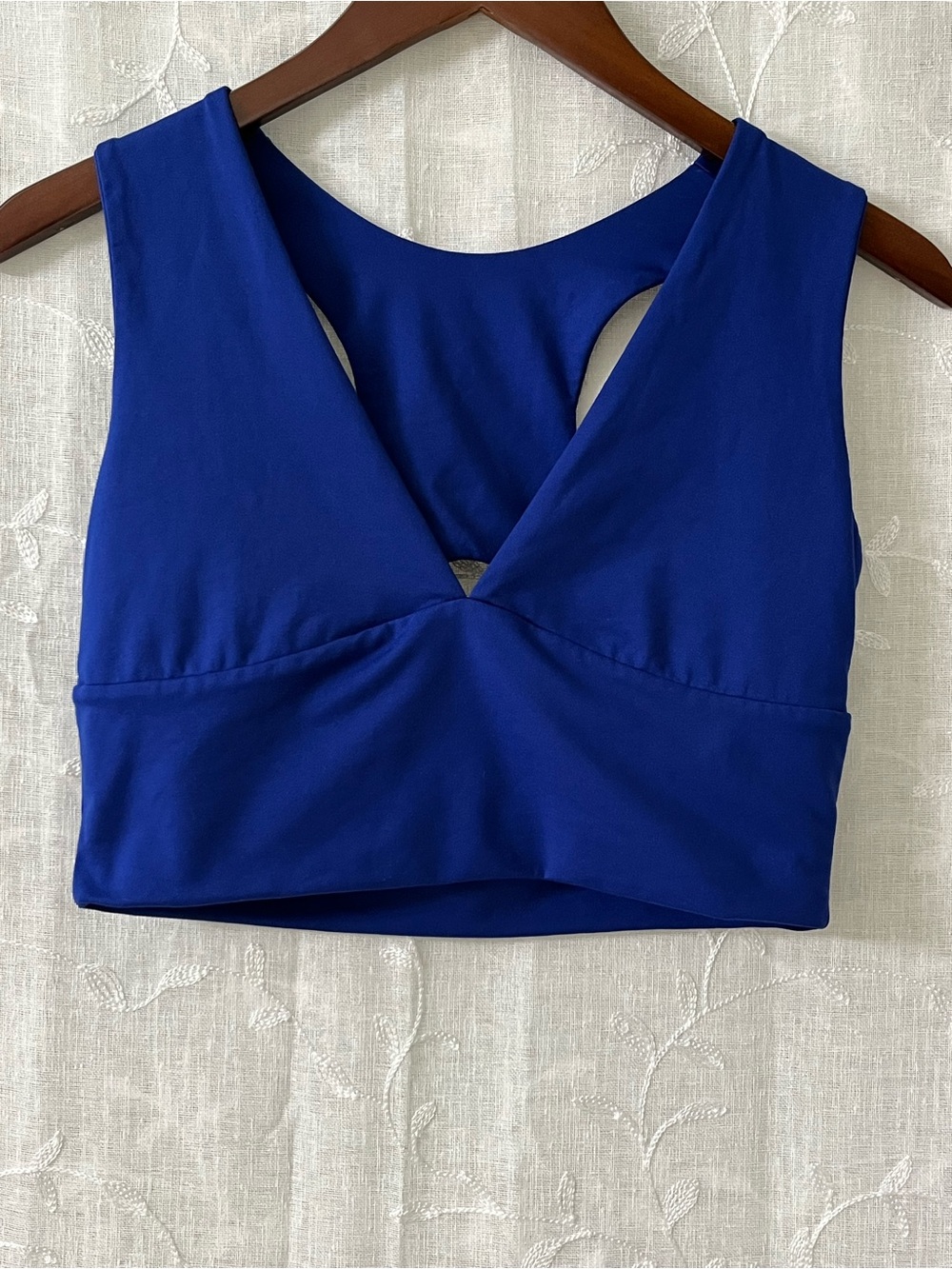 Aepebo Royal Blue Cropped V-Neck Tank Top Large